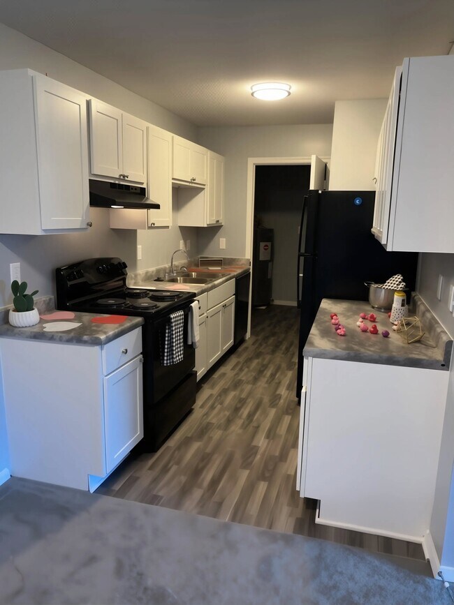 Kitchen - Legacy on Elm Apartments