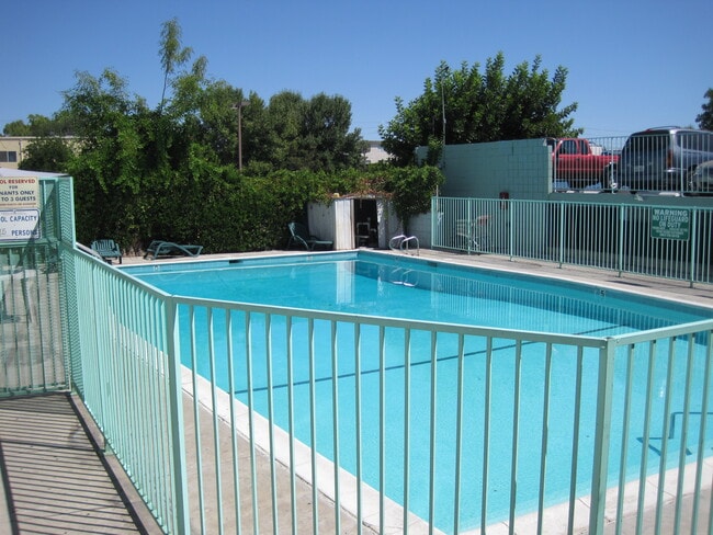 Photo - Canoga Plaza Apartments