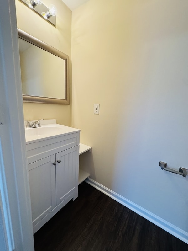 Photo - 1323 E 10th St