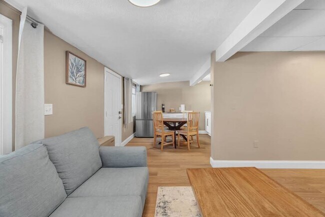 174 E Grand Ave