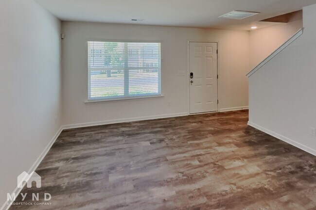 Photo - 1025 Jaxson Terry LN
