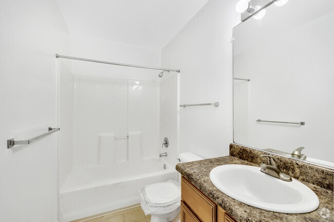 2BR, 1BA - 875SF - Bathroom