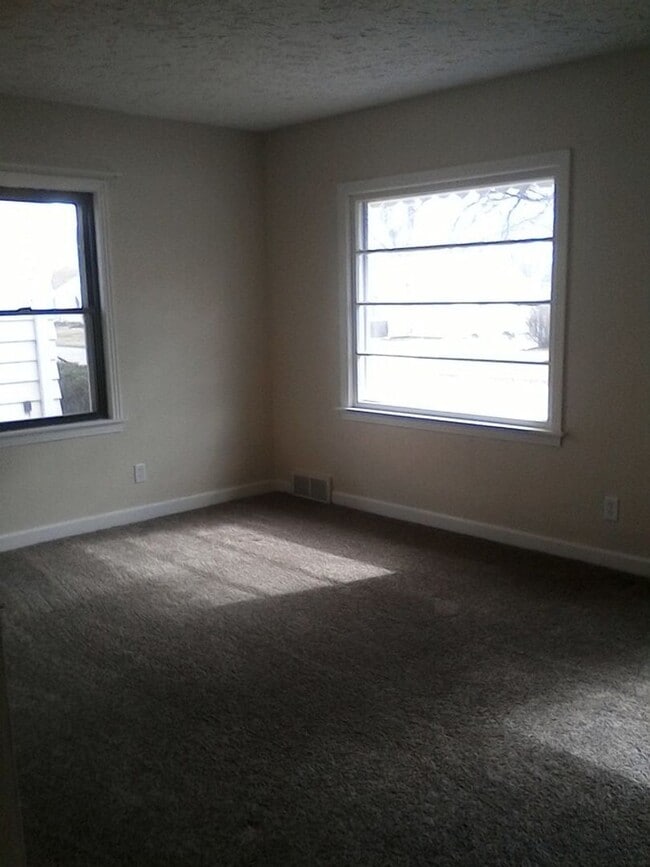 Photo - Charming 2-Bedroom Unit in Quiet Moline Location