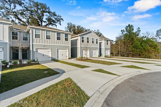 Building Photo - 5893 Creekside Crossing Dr