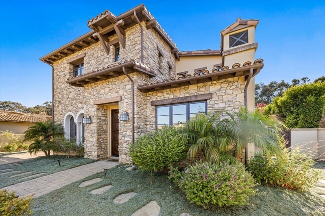 Photo - 347 Island Oak Ln