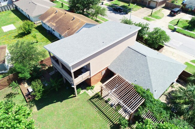 Photo - 2402 Pine St
