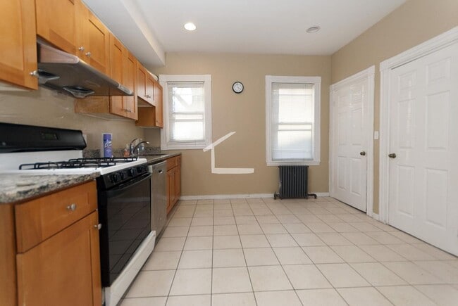 Photo - Massive 5 bed 2 bed in Lower Allston... Well Priced!