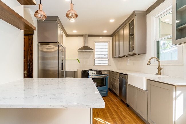 Photo - 986 Neil Ave