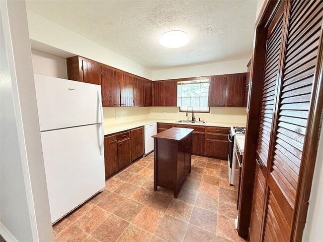 Photo - 20729 Canterbury Ln