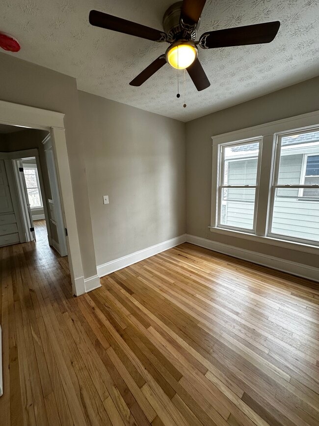 Photo - 1314 W 106th St