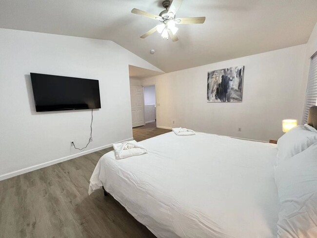 Photo - Beautiful 4 Bedroom 2 Bathroom Pool House in South West