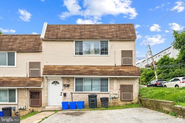 Building Photo - 4616 Silverwood St Rental