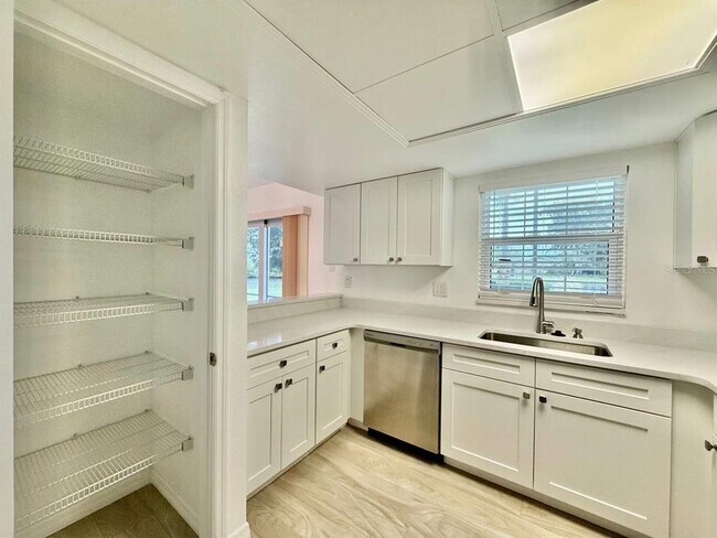 8801 Bay Pointe Dr Unit 102