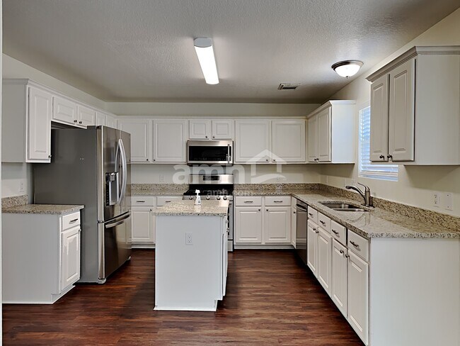 Photo - 515 Chinkapin Oak Dr