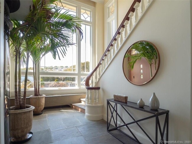 Photo - 10 Bluewater Hill S