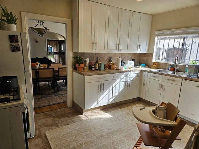 Photo - 533 N Gardner St