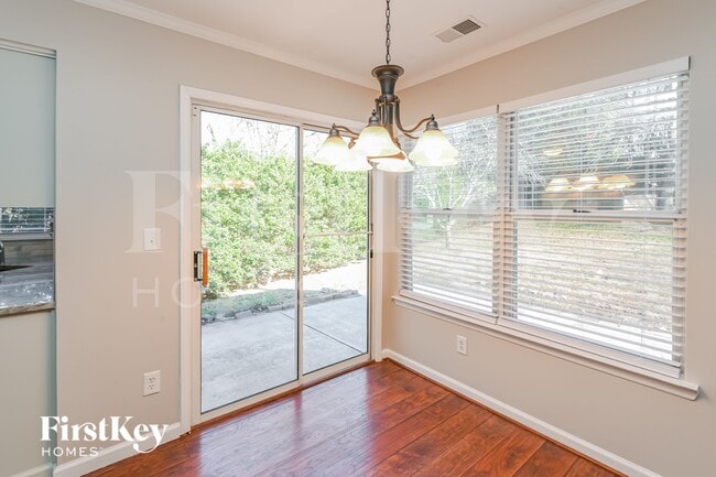 Photo - 10706 Trumble Ln