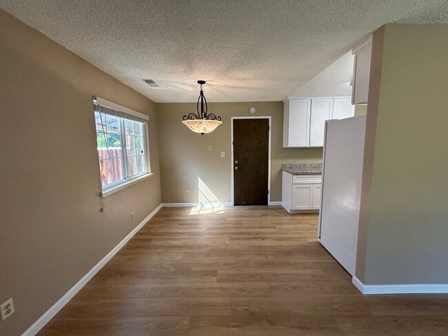 Photo - 310 Hedstrom Rd