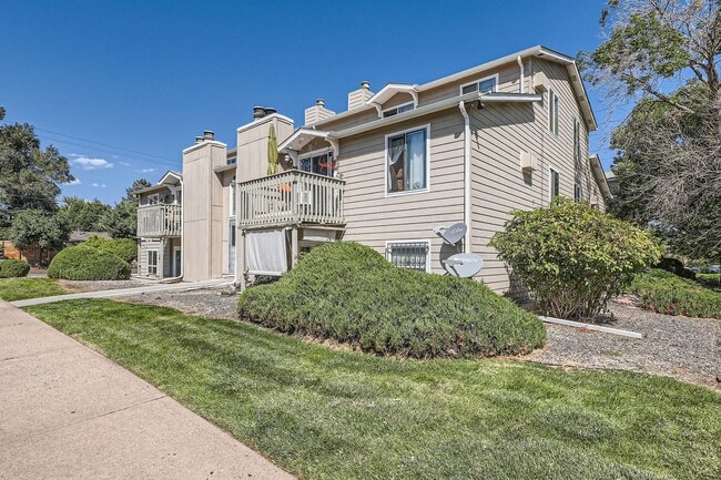 Building Photo - Newly Updated 2 Bedroom Condo- Move in Nov... Unit 2B