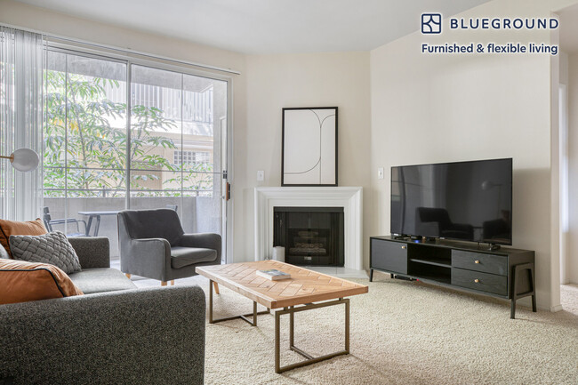 Building Photo - 2245 S Beverly Glen Blvd Rental