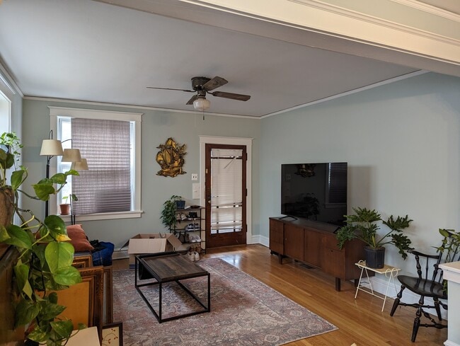 Building Photo - 2410 Bellevue Ave Unit 2408A Bellevue 1st fl Rental