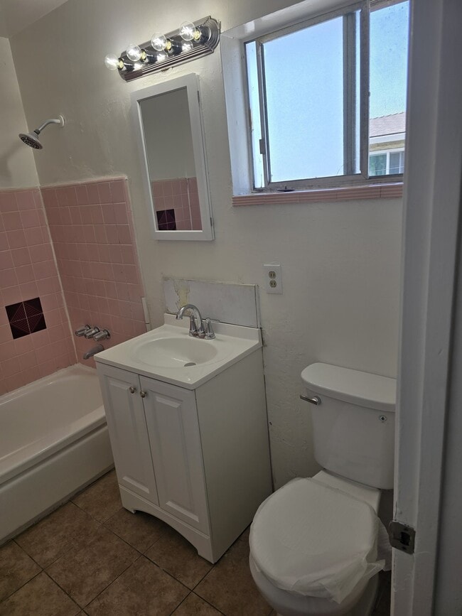 Photo - 947 Tamarack Ln