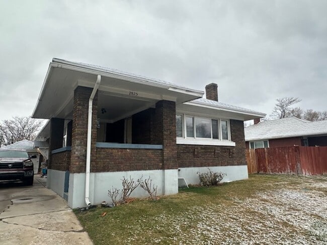 Building Photo - 2825 S Madison Ave Unit 2825 Madison Ave Front