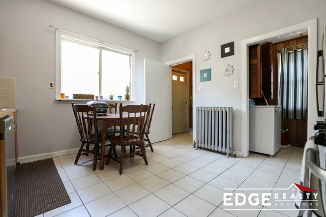 Photo - 285 Market St