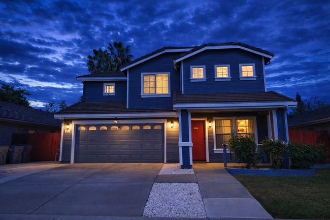 Building Photo - Bright & Spacious Woodland Home with Functional Layout 3 bed/2.5 bath