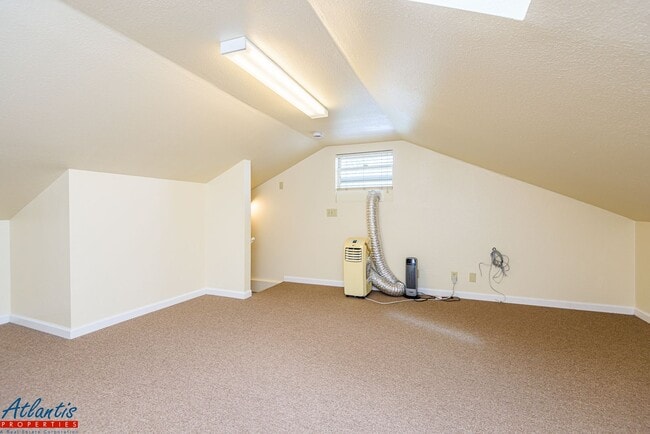 Building Photo - 811 Camden Ave Unit 1br