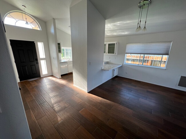 Photo - 1041 Deena Way