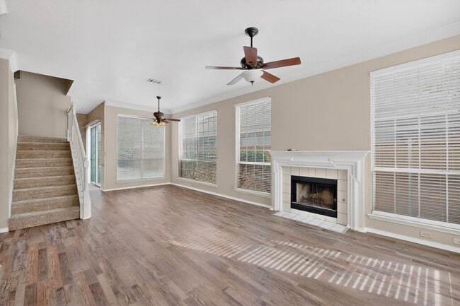 Photo - 636 Raintree Cir