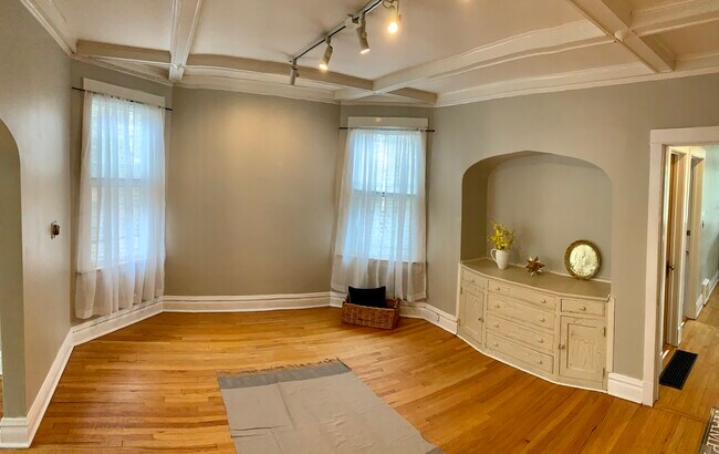 Photo - 2255 W Leland Ave Unit 2