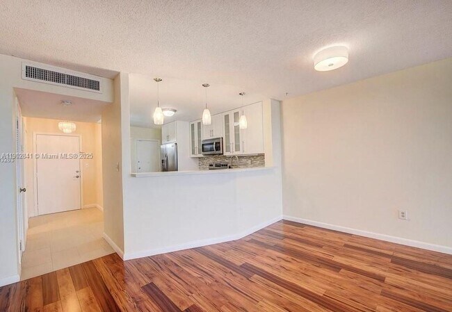 Photo - 1780 NE 191st St Unidad 705-2