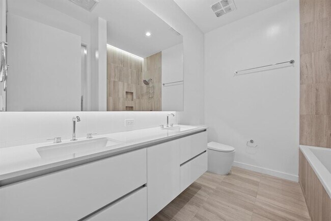 Photo - 313 W 17th St Unit 2603