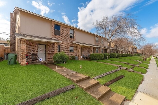 Building Photo - 1024 Southmoor Dr Unit 1026