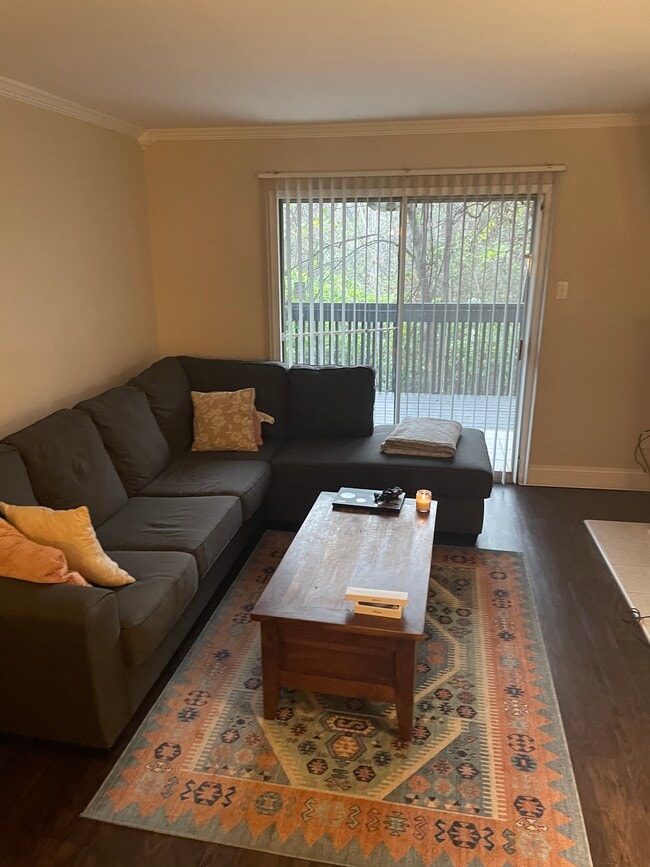 Photo - 4851 Cedar Springs Rd Unidad 1