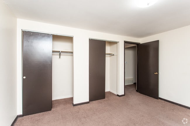 2BR, 1BA - 960 SF