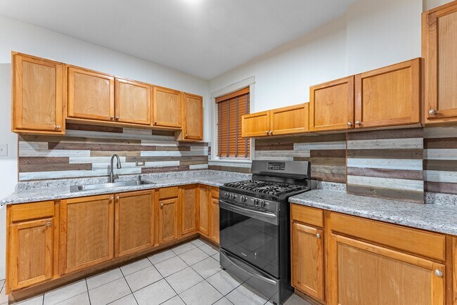 Photo - 4938 W Monroe St
