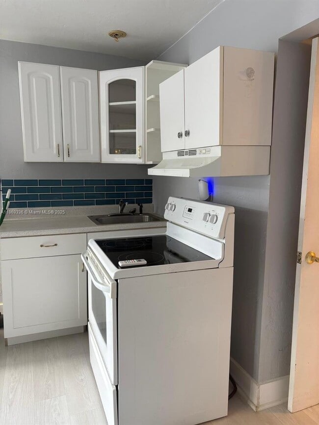 Building Photo - 1101 NE 5th St Unit 0 Rental