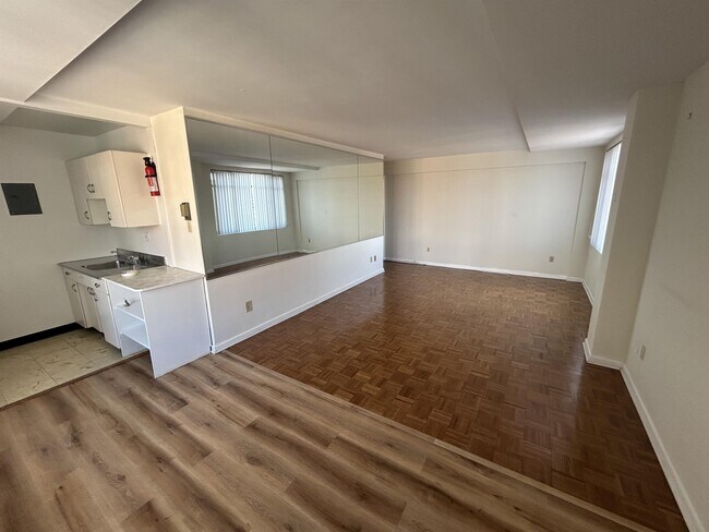 Photo - 950 25th St NW