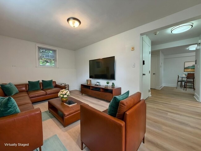 Building Photo - 15 Park Ave Unit 13
