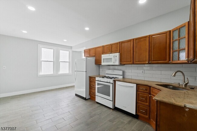 Photo - 114 Littleton Ave