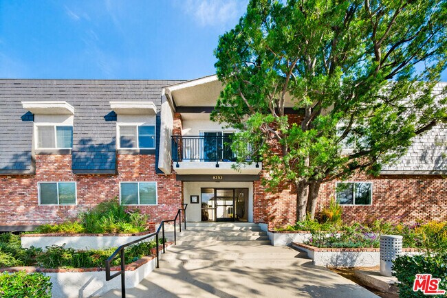 Photo - 5252 Coldwater Canyon Ave Unit 111