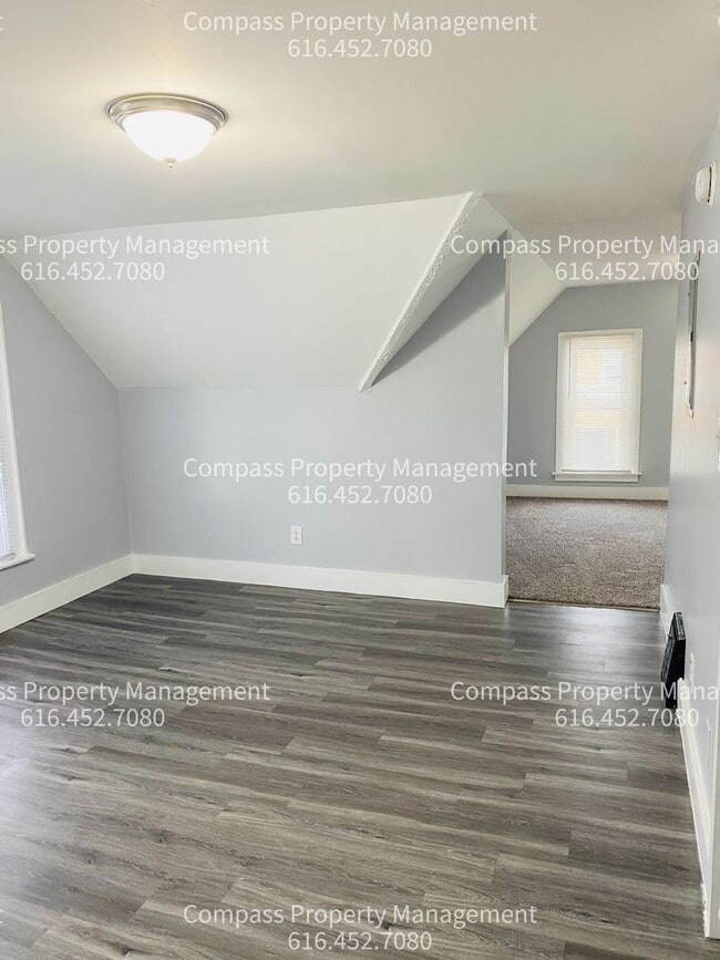 Photo - 728 Baxter St SE Unidad 2