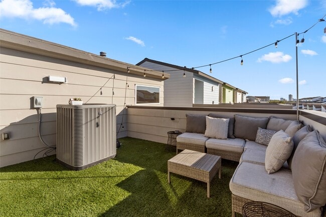 Photo - 2104 Dennis St