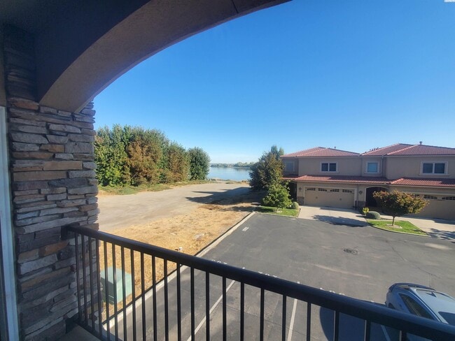 Building Photo - Riverwalk Village-Luxury living-partial ri... Unit 204