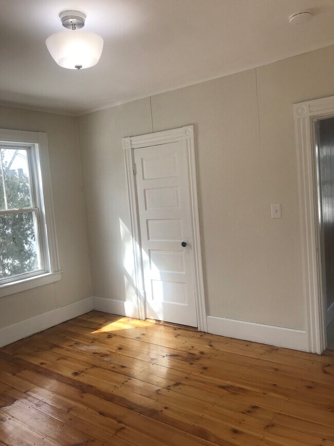 Photo - 25 R Saunders St Unit 25R