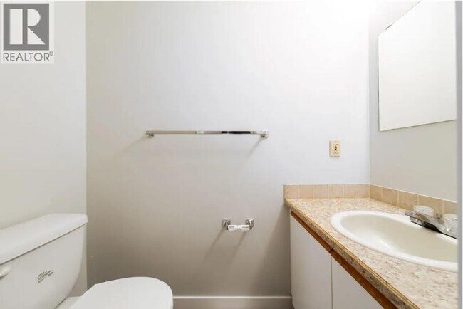 Photo - 32 Holmes St