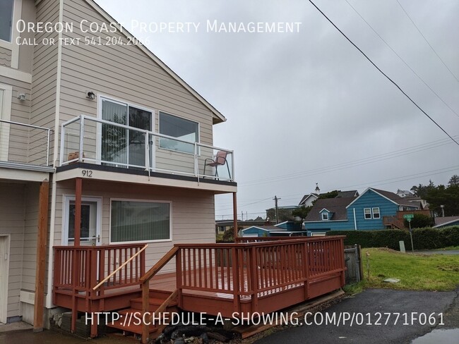Building Photo - 912 SW Bay View Ln